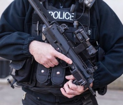 Alerta in Marea Britanie. Teroristii ar planui 4 atentate similare celor din Franta si Germania, pe stadioane si in mall-uri