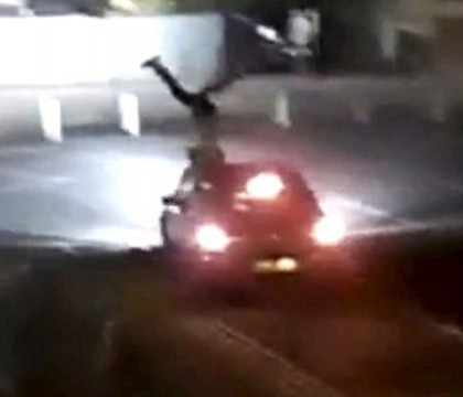 Tentativa de omor intr-o parcare. Un barbat a fost luat pe capota de o masina - VIDEO