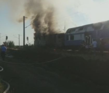 Locomotiva unui tren de pasageri a luat foc in Buzau. Motivul pentru care pompierii au intervenit cu intarziere Locomotiva unui tren de pasageri a luat foc in Buzau. Motivul pentru care pompierii au intervenit cu intarziere