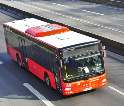 Politia din Germania a oprit un autobuz care mergea periculos pe sosea. Socul pasagerilor cand au vazut cine se afla la volan Politia din Germania a oprit un autobuz care mergea periculos pe sosea. Socul pasagerilor cand au vazut cine se afla la volan