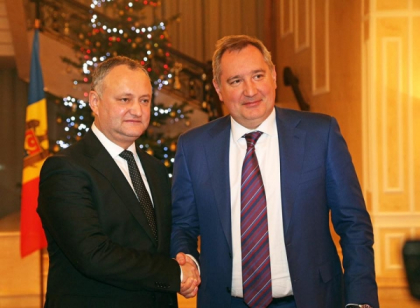 Dodon s-a intalnit cu Rogozin la trei noaptea. Cand va avea loc intalnirea presedintelui RM cu Vladimir Putin - GALERIE FOTO Dodon s-a intalnit cu Rogozin la trei noaptea. Cand va avea loc intalnirea presedintelui RM cu Vladimir Putin - GALERIE FOTO