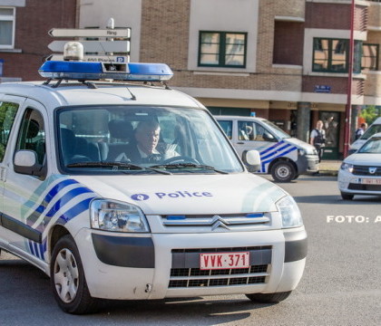 Doua politiste belgiene, atacate cu maceta de un barbat care a strigat "Allah Akhbar". "Indiciile trimit clar spre terorism" - VIDEO Doua politiste belgiene, atacate cu maceta de un barbat care a strigat "Allah Akhbar". "Indiciile trimit clar spre terorism" - VIDEO
