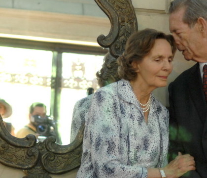 Sicriul cu trupul neinsufletit al Reginei Ana ajunge astazi in tara. La Castelul Peles va fi oficiata o slujba ortodoxa Sicriul cu trupul neinsufletit al Reginei Ana ajunge astazi in tara. La Castelul Peles va fi oficiata o slujba ortodoxa