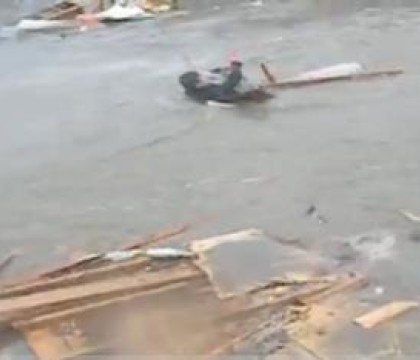 Un tata si-a recuperat fiica pierduta dupa seismul urmat de tsunami din 2004 Un tata si-a recuperat fiica pierduta dupa seismul urmat de tsunami din 2004