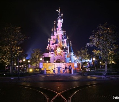 Statia de la Disneyland din Paris a fost evacuata, dupa descoperirea unui pachet suspect. Politia a intervenit imediat