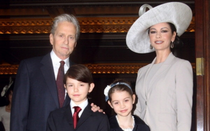 Michael Douglas si Catherine Zeta Jones s-au impacat si locuiesc iar impreuna