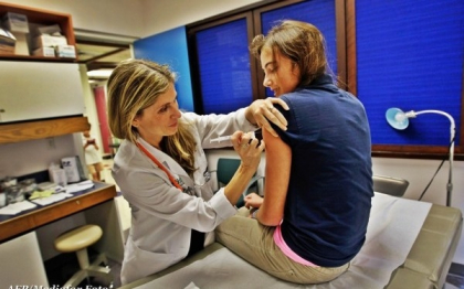 "Si baietii trebuie vaccinati impotriva HPV". Britanicii avertizeaza privind riscul sexului oral
