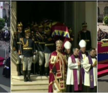 FUNERALIILE REGINEI ANA. Sicriul Reginei Ana a fost scos din Sala Tronului si depus in Piata Palatului Regal din Bucuresti FUNERALIILE REGINEI ANA. Sicriul Reginei Ana a fost scos din Sala Tronului si depus in Piata Palatului Regal din Bucuresti