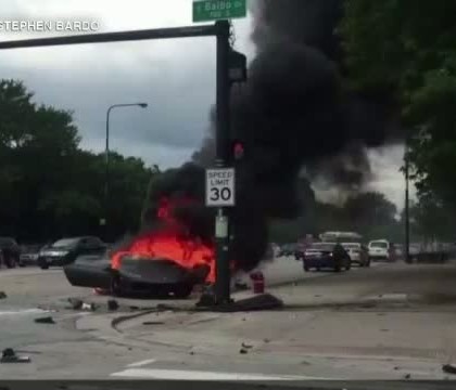 Scos din bolidul de lux in ultima clipa. Momentul in care Lamborghini explodeaza Scos din bolidul de lux in ultima clipa. Momentul in care Lamborghini explodeaza