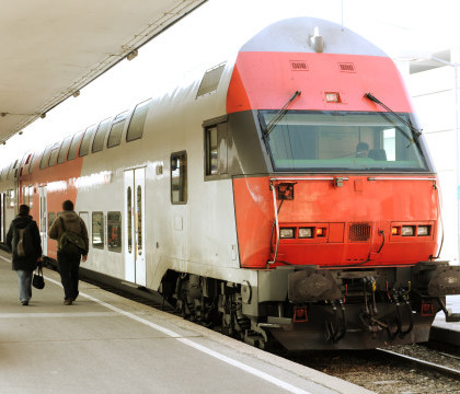 Un barbat inarmat cu un cutit a ranit doua persoane, intr-un tren din Austria. Primele imagini cu suspectul