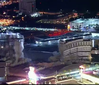 Doua cladiri-simbol din Las Vegas au fost detonate prin implozie. Hotelul lui James Bond, pus la pamant dupa 60 de ani Doua cladiri-simbol din Las Vegas au fost detonate prin implozie. Hotelul lui James Bond, pus la pamant dupa 60 de ani