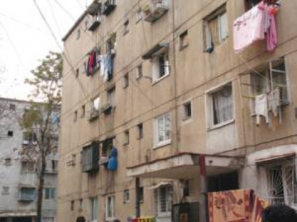 Un tanar de 17 ani a cazut de la al treilea etaj al caminului studentesc in care era cazat Un tanar de 17 ani a cazut de la al treilea etaj al caminului studentesc in care era cazat