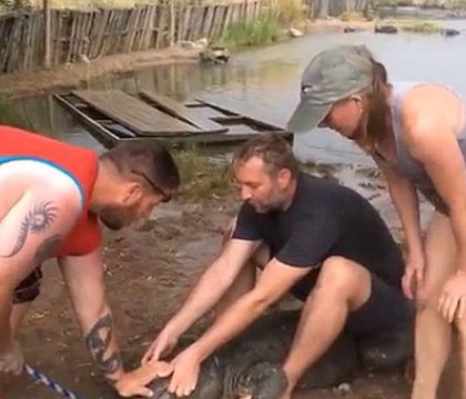Atacul necrutator al unui aligator agitat de turisti. Momentul in care un barbat a ramas fara un deget - VIDEO Atacul necrutator al unui aligator agitat de turisti. Momentul in care un barbat a ramas fara un deget - VIDEO