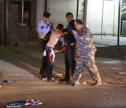 Momentul dramatic in care fortele irakiene opresc un copil kamikaze al ISIS inainte de a se arunca in aer in Kirkuk - GALERIE FOTO