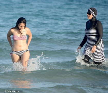 Efectul neasteptat al interzicerii costumului burkini pe mai multe plaje in Franta. Dezvaluirea facuta de creatoarea sa Efectul neasteptat al interzicerii costumului burkini pe mai multe plaje in Franta. Dezvaluirea facuta de creatoarea sa