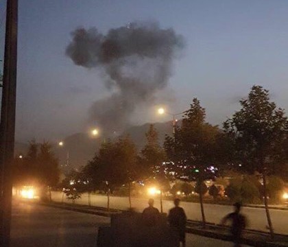 Atac "extrem de complex" la o universitate americana din Kabul. Profesorii si studentii s-au baricadat in salile de clasa Atac "extrem de complex" la o universitate americana din Kabul. Profesorii si studentii s-au baricadat in salile de clasa