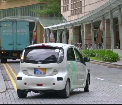 Primul taxi din lume care se conduce singur. Clienta: "M-am simtit de parca eram cu o fantoma in masina" Primul taxi din lume care se conduce singur. Clienta: "M-am simtit de parca eram cu o fantoma in masina"
