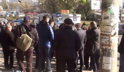 Scandal la consulatul roman. Seful organizatiei locale a unui partid din Romania l-ar fi AGRESAT pe Ghenadie Brega: "Pe ma-ta o caut"