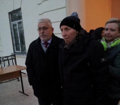 YES LA VOT, Romania 2014. Maestrul Gheorghe Urschi a mers la vot alaturi de fiica sa YES LA VOT, Romania 2014. Maestrul Gheorghe Urschi a mers la vot alaturi de fiica sa