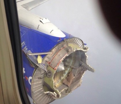 Tragedie aeriana, evitata in ultima clipa. Motorul unui Boeing 737 a explodat in zbor, sub ochii pasagerilor Tragedie aeriana, evitata in ultima clipa. Motorul unui Boeing 737 a explodat in zbor, sub ochii pasagerilor