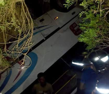 Tragedie pe o sosea din Algeria: un autobuz plin cu copii a cazut intr-o prapastie. Autoritatile acuza "terorismul rutier" Tragedie pe o sosea din Algeria: un autobuz plin cu copii a cazut intr-o prapastie. Autoritatile acuza "terorismul rutier"