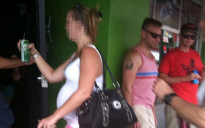 Aparitia ei pe strada a atras toate privirile. Lumea a criticat-o dur pe viitoarea mama Aparitia ei pe strada a atras toate privirile. Lumea a criticat-o dur pe viitoarea mama