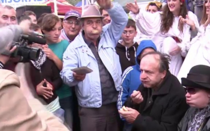 IMAGINI SOCANTE. Ultimele clipe din viata barbatului decedat in timpul concursului de mancat carnati