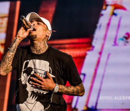 Chris Brown, arestat din nou de politie, tot pentru agresarea unei femei. Rapperul i-ar fi pus pistolul la tampla