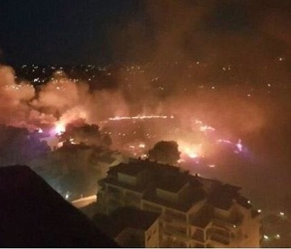 Incendiu urias, intr-o statiune populara din Spania: sute de oameni au fost evacuati. Focul ar fi fost pus intentionat