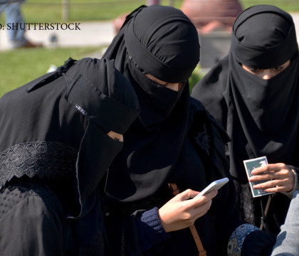 Statul Islamic ar fi inceput sa le interzica femeilor sa poarte val. Motivul invocat de jihadistii ISIS Statul Islamic ar fi inceput sa le interzica femeilor sa poarte val. Motivul invocat de jihadistii ISIS