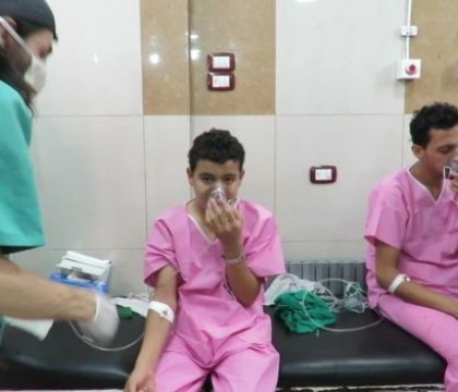 Guvernul sirian, acuzat ca a aruncat bombe cu clor asupra orasului Alep. Imagini tulburatoare cu victimele atacului - VIDEO