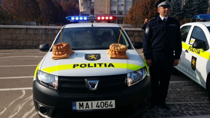 FOTO. Cumatrii, parastasuri, pomeni si masini noi pentru politie - Colaci pentru orice ocazie la Soroca FOTO. Cumatrii, parastasuri, pomeni si masini noi pentru politie - Colaci pentru orice ocazie la Soroca