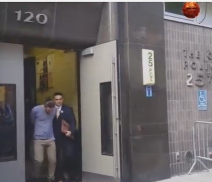 O batrana de 93 de ani, care se afla intr-un scaun cu rotile, a fost jefuita. Cum a actionat agresorul - VIDEO O batrana de 93 de ani, care se afla intr-un scaun cu rotile, a fost jefuita. Cum a actionat agresorul - VIDEO