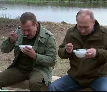 Presedintele si premierul Rusiei au iesit la pescuit pe un lac din centrul Rusiei. Ce a discutat Vladimir Putin cu pescarii