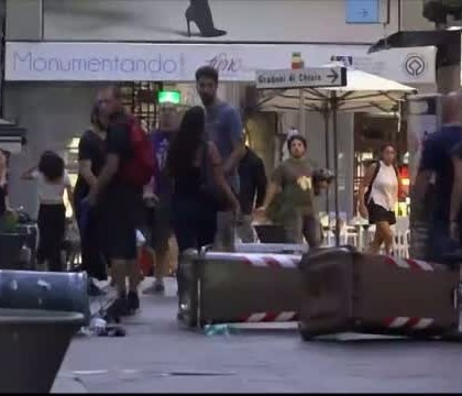 Bataie strasnica la Napoli, intre scutieri si demonstranti de stanga. Ce a provocat altercatia Bataie strasnica la Napoli, intre scutieri si demonstranti de stanga. Ce a provocat altercatia