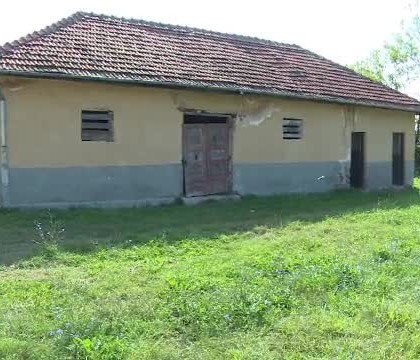 Scoala unde elevii isi risca viata cand merg la baie. Motivul pentru care WC-ul de 50 de ani nu poate fi modernizat Scoala unde elevii isi risca viata cand merg la baie. Motivul pentru care WC-ul de 50 de ani nu poate fi modernizat