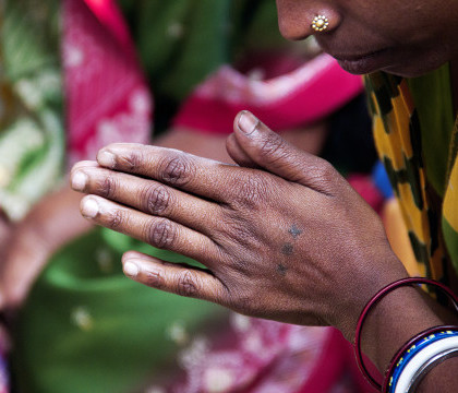 I-a taiat nasul sotiei si a mutilat-o pe viata pentru ca nu avea zestre. Gestul socant al unui barbat din India I-a taiat nasul sotiei si a mutilat-o pe viata pentru ca nu avea zestre. Gestul socant al unui barbat din India
