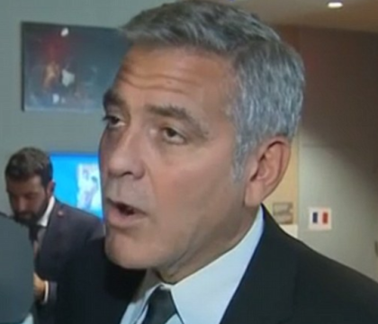 Momentul in care George Clooney a aflat in direct la CNN ca prietenul de-o viata, Brad Pitt, divorteaza. VIDEO Momentul in care George Clooney a aflat in direct la CNN ca prietenul de-o viata, Brad Pitt, divorteaza. VIDEO