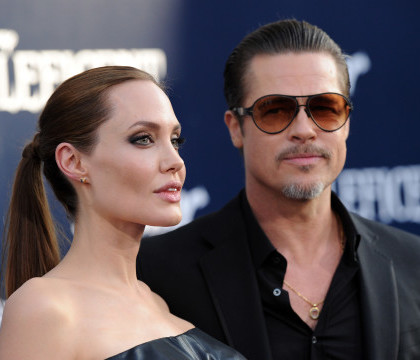 Gestul pe care l-a facut Angelina Jolie, la cateva zile dupa divort. "Brad Pitt este un om devastat, e complet zdruncinat"