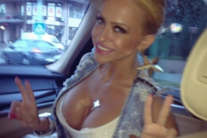 "Nu te avantajeaza look-ul natural". Cum arata Anda Adam fara machiaj. FOTO