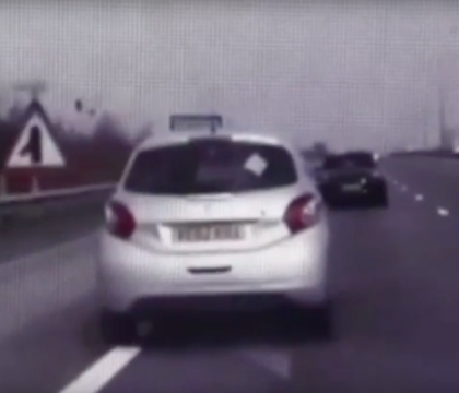 Cum a reusit sa opreasca un politist o masina la volanul careia era o femeie intrata in coma - VIDEO
