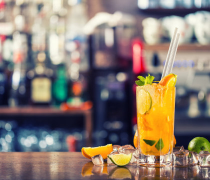 Un barbat din Neamt a baut un cocktail oferit de o femeie straina, iar dupa 2 zile a ajuns in coma. Ce au descoperit medicii Un barbat din Neamt a baut un cocktail oferit de o femeie straina, iar dupa 2 zile a ajuns in coma. Ce au descoperit medicii
