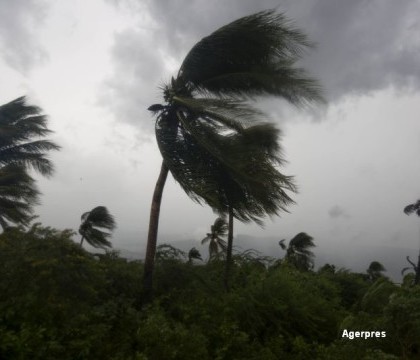 Un mort si un disparut, dupa ce Uraganul Matthew a lovit zona Caraibelor. Este teribil, e un dezastru total - GALERIE FOTO