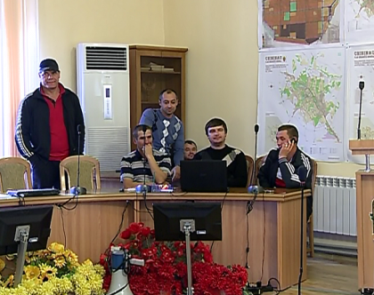 Refugiatii transnistreni AU PARASIT sala de sedinte a Primarie unde au dormit mai bine de doua saptamani: Este ilegal Refugiatii transnistreni AU PARASIT sala de sedinte a Primarie unde au dormit mai bine de doua saptamani: Este ilegal