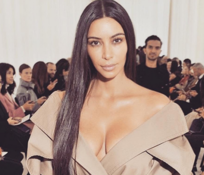 Hotii care au jefuit-o pe Kim Kardashian, filmati de 2 camere de supraveghere. Politistii suspecteaza un pont din interior Hotii care au jefuit-o pe Kim Kardashian, filmati de 2 camere de supraveghere. Politistii suspecteaza un pont din interior