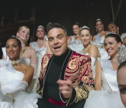 Robbie Williams, in scandal cu rusii dupa lansarea celui mai recent videoclip. Cum joaca artistul rolul unui oligarh rus - VIDEO Robbie Williams, in scandal cu rusii dupa lansarea celui mai recent videoclip. Cum joaca artistul rolul unui oligarh rus - VIDEO