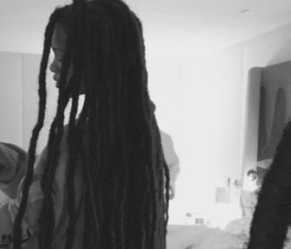 Rihanna, cea mai spectaculoasa transformare de look pana acum: "E un omagiu adus lui Bob Marley". Cum arata acum cantareata Rihanna, cea mai spectaculoasa transformare de look pana acum: "E un omagiu adus lui Bob Marley". Cum arata acum cantareata