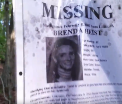 Scena demna de filmul de groaza Blair Witch descoperita de un barbat in mijlocul unei paduri. "Trebuie sa plecam de aici" Scena demna de filmul de groaza Blair Witch descoperita de un barbat in mijlocul unei paduri. "Trebuie sa plecam de aici"