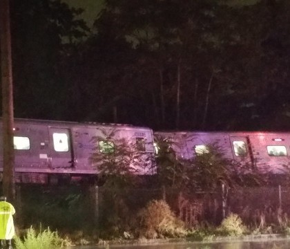 Un tren cu 600 de pasageri la bord a deraiat in New York. FOTO si VIDEO de la locul accidentului feroviar Un tren cu 600 de pasageri la bord a deraiat in New York. FOTO si VIDEO de la locul accidentului feroviar