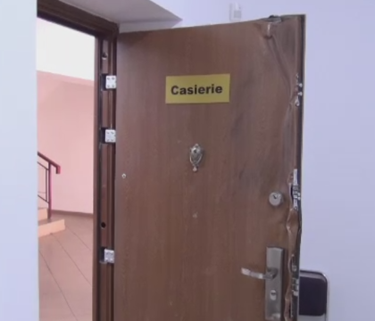 Spargere fantastica la o primarie din Iasi. Trei hoti au furat seiful cu salarii, dupa ce au taiat lumina Spargere fantastica la o primarie din Iasi. Trei hoti au furat seiful cu salarii, dupa ce au taiat lumina